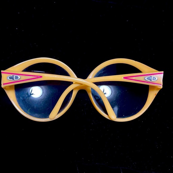 VINTAGE DIOR 💖😩 - Picture 3 of 4